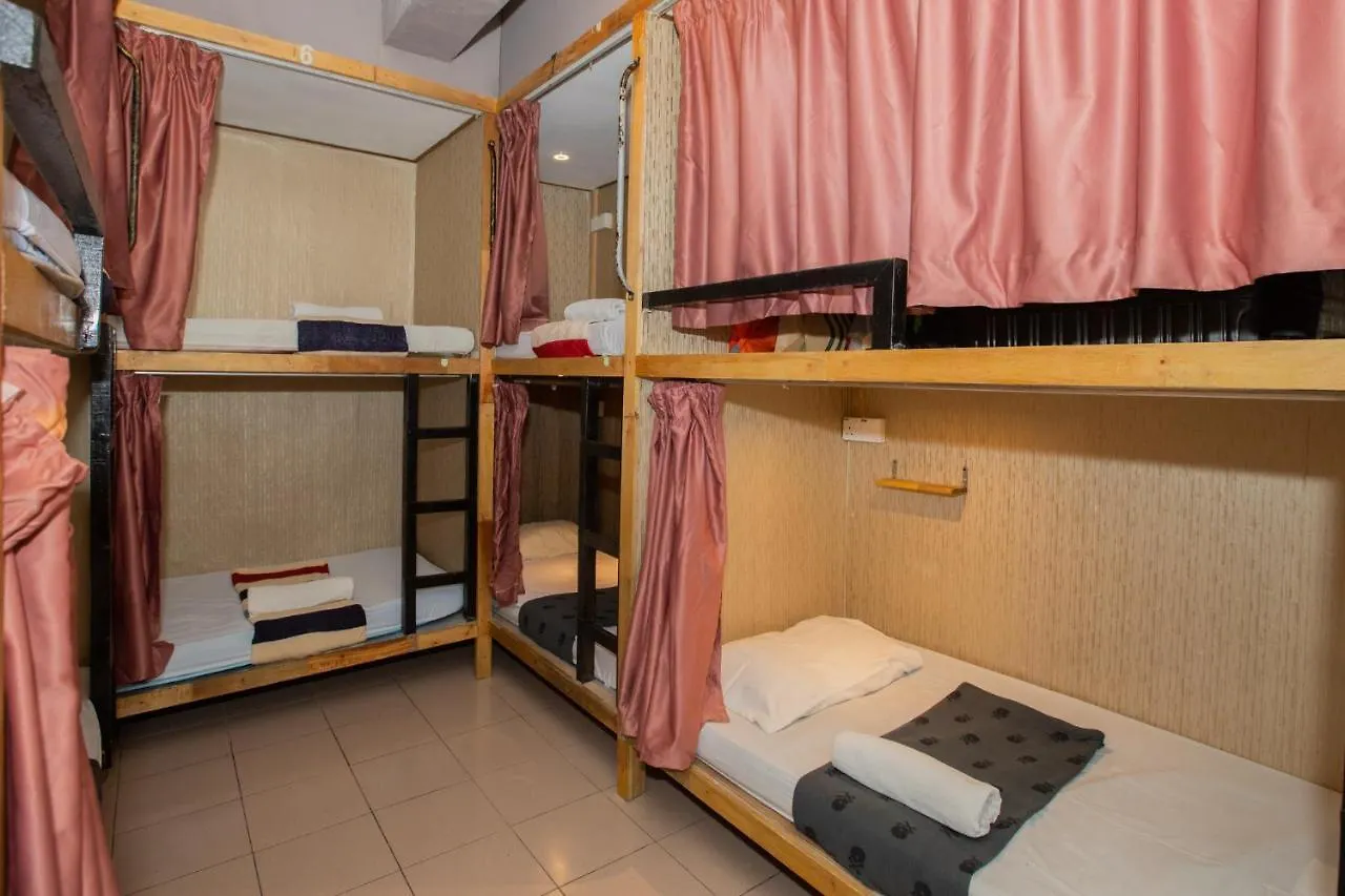 Escape Backpackers Kk Hostel Kota Kinabalu 0*,